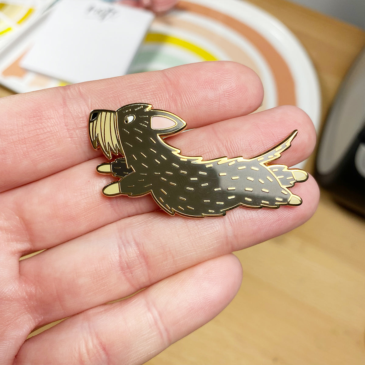 Enamel Pin "Wire Love"